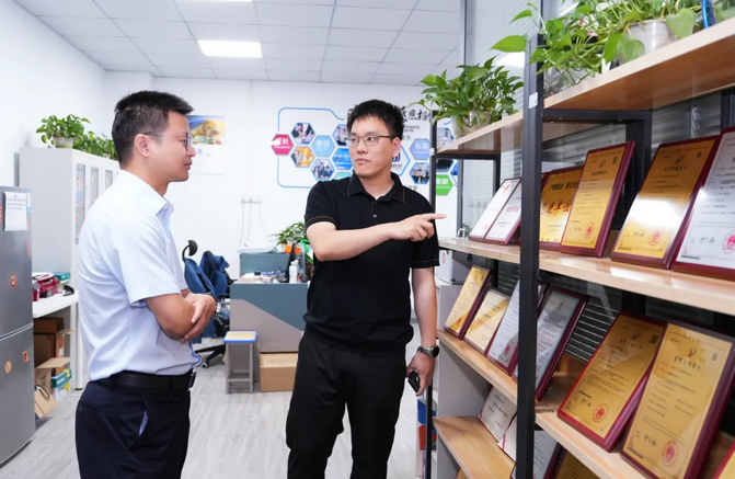 吴剑文会长走访爱疆科技