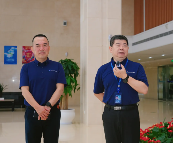 黄鹤之星领航班走进中国南方航空公司 沉浸式探秘航空智造与服务