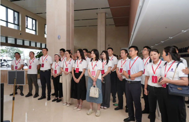 黄鹤之星领航班走进中国南方航空公司 沉浸式探秘航空智造与服务