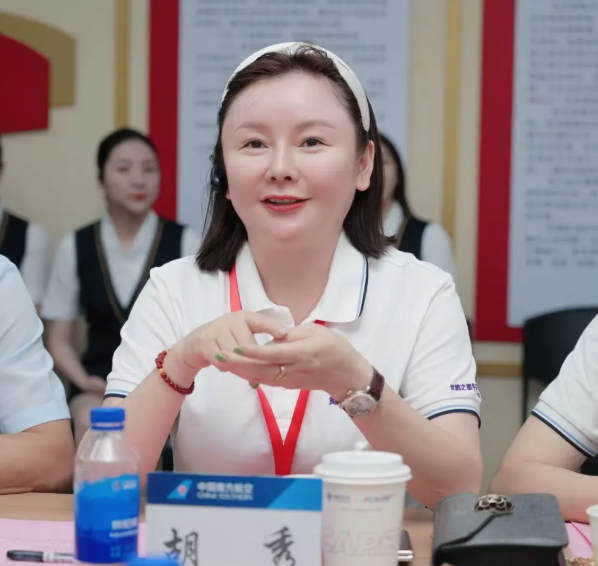 黄鹤之星领航班走进中国南方航空公司 沉浸式探秘航空智造与服务