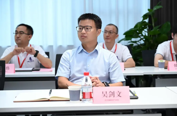 黄鹤之星领航班参访武汉金盘科技 黄鹤之星领航班参访武汉金盘科技