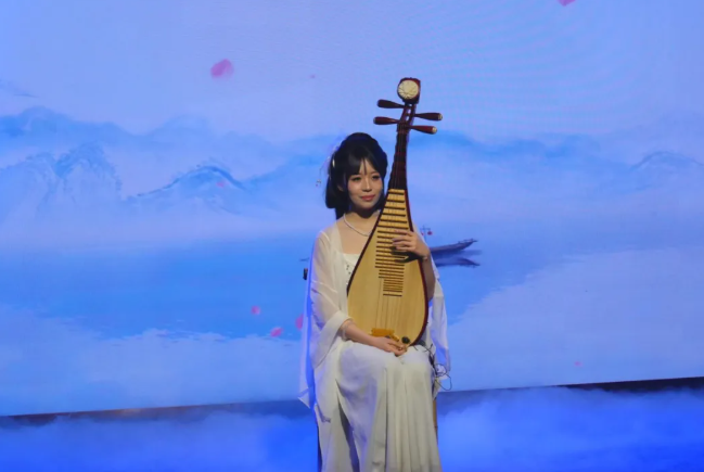 以欢笑融情,以共舞聚力 | 直击黄鹤之星独一无二的年终盛典 以欢笑融情,以共舞聚力 | 直击黄鹤之星独一无二的年终盛典