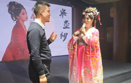 以欢笑融情,以共舞聚力 | 直击黄鹤之星独一无二的年终盛典 以欢笑融情,以共舞聚力 | 直击黄鹤之星独一无二的年终盛典