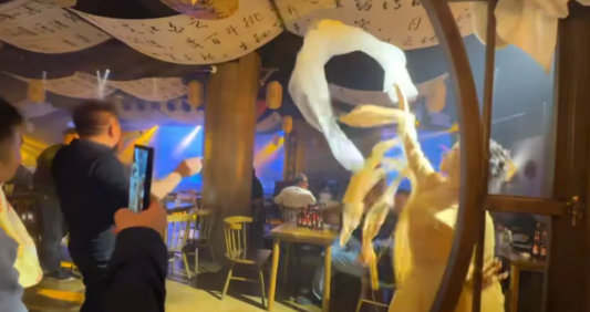 以欢笑融情,以共舞聚力 | 直击黄鹤之星独一无二的年终盛典 以欢笑融情,以共舞聚力 | 直击黄鹤之星独一无二的年终盛典