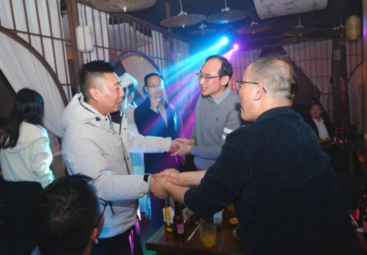 以欢笑融情,以共舞聚力 | 直击黄鹤之星独一无二的年终盛典 以欢笑融情,以共舞聚力 | 直击黄鹤之星独一无二的年终盛典