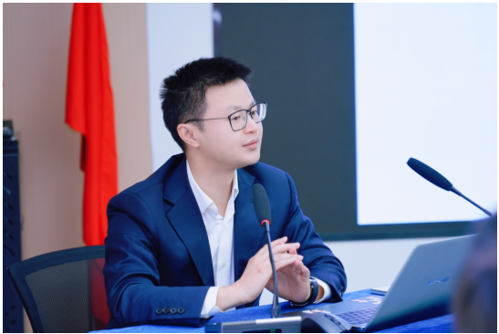 破局增长聚实践,黄鹤之星第17期、第18期鲲鹏班第一课正式开讲! 破局增长聚实践,黄鹤之星第17期、第18期鲲鹏班第一课正式开讲!