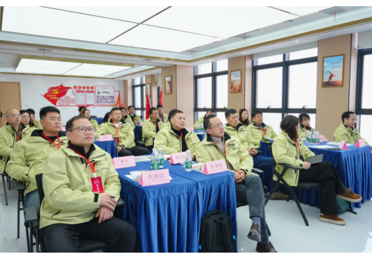 破局增长聚实践,黄鹤之星第17期、第18期鲲鹏班第一课正式开讲! 破局增长聚实践,黄鹤之星第17期、第18期鲲鹏班第一课正式开讲!