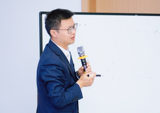 破局增长聚实践,黄鹤之星第17期、第18期鲲鹏班第一课正式开讲! 破局增长聚实践,黄鹤之星第17期、第18期鲲鹏班第一课正式开讲!