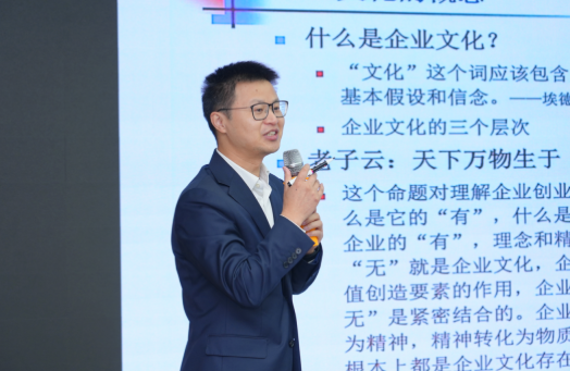 破局增长聚实践,黄鹤之星第17期、第18期鲲鹏班第一课正式开讲! 破局增长聚实践,黄鹤之星第17期、第18期鲲鹏班第一课正式开讲!