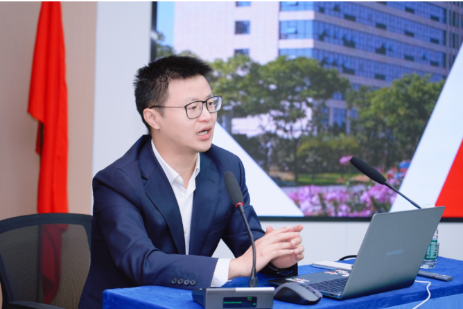 破局增长聚实践,黄鹤之星第17期、第18期鲲鹏班第一课正式开讲! 破局增长聚实践,黄鹤之星第17期、第18期鲲鹏班第一课正式开讲!